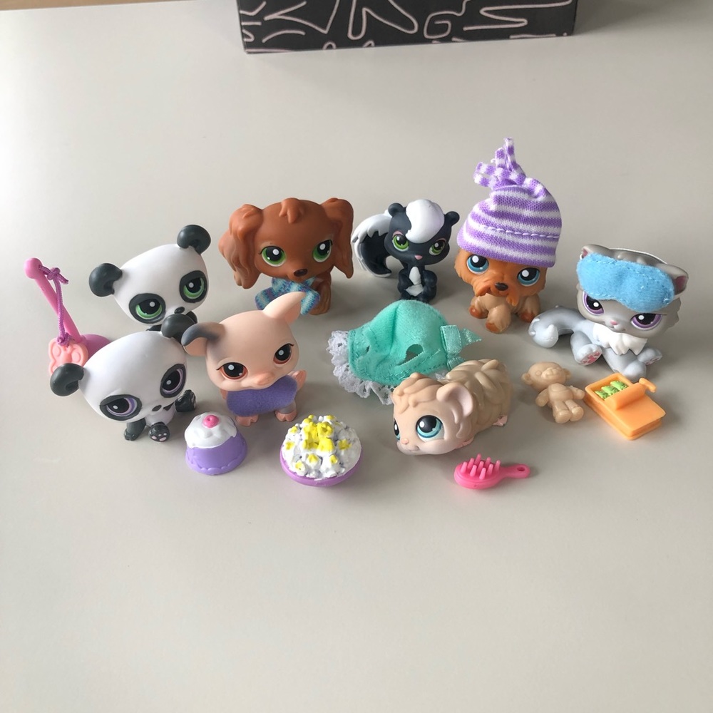 Littlest Pet Shop Collector Tin (2007) Set (the non-Target exclusive one)